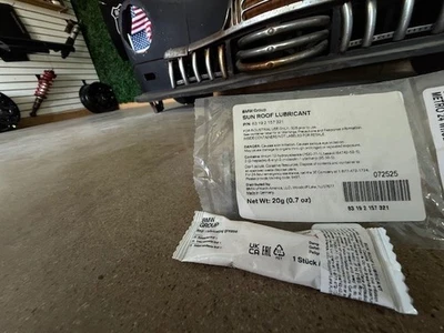 (1) Grasa lubricante GENUINA BMW E91 E60 E61 F90 RHF 1 20G 83192157321 - OEM Foto 1 de 4