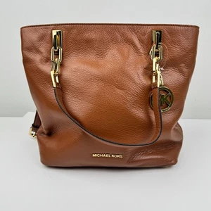 Bolso de Mano Michael Kors Brooke Mediano Marrón Neutro Cuero Guijarro Equipaje Dorado Nuevo con Etiquetas - Imagen 1 de 12