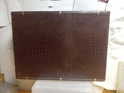 VINTAGE SAMSONITE FAUX ALLIGATOR TRAVEL SUITCASE LUGGAGE - 28" X 21" X 9" - Image 1 of 4