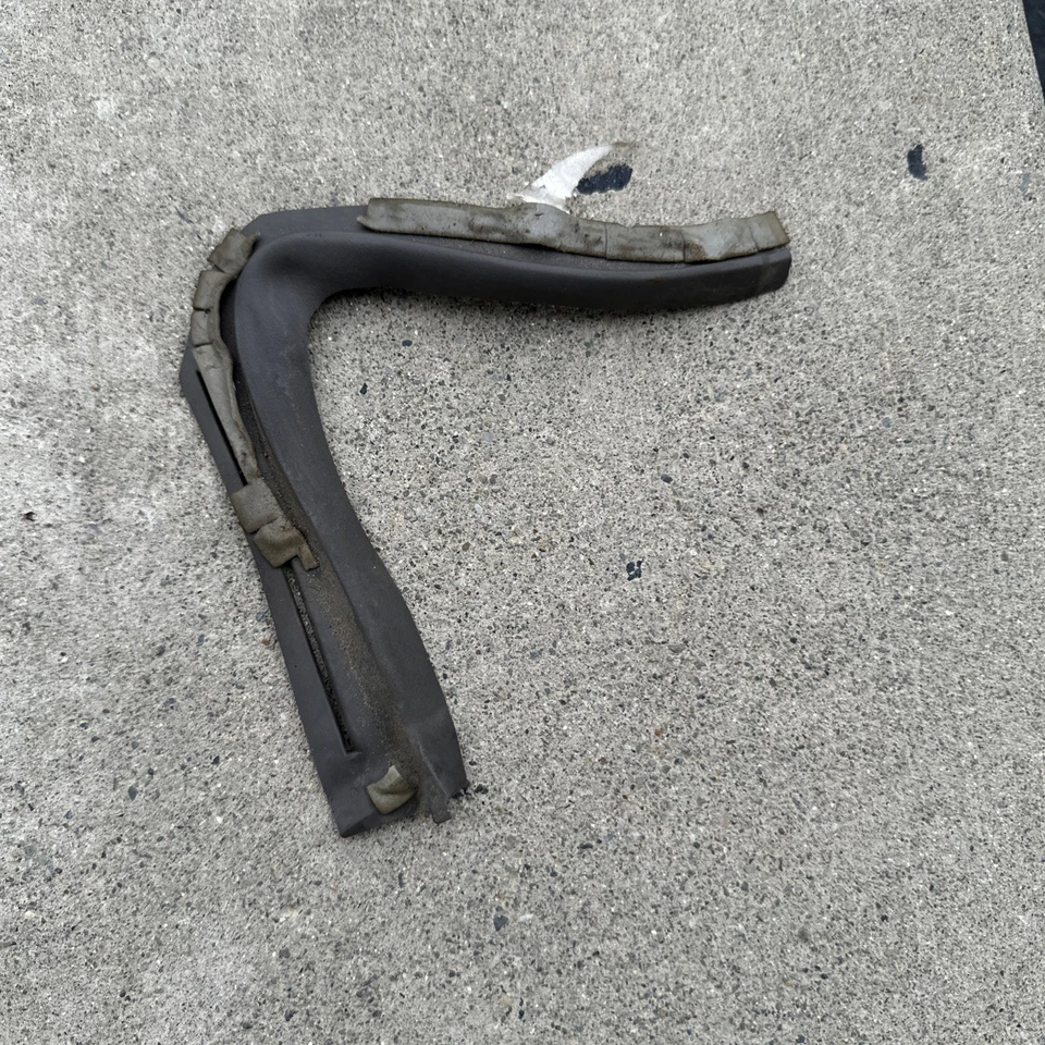 Dodge Ram 1500/2500/3500 2002-2005 moldura de goma extremo del tablero lado izquierdo del conductor OEM Foto 1 de 4