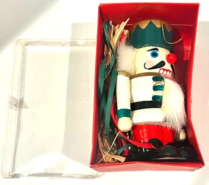 Cascanueces Pintado a Mano Blanco Oro Verde Negro Soldado Pequeño 6 Pulgadas Adorno - Imagen 1 de 11