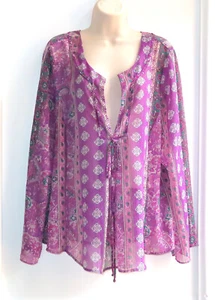 Lane Bryant transparentes Crinkle Langarm-Top mit geteiltem Ausschnitt, metallic, lila, 18/20 - Bild 1 von 3