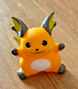 Pokemon Kids Finger Puppet Raichu 1999 Soft Vinyl Figure Nintendo Bandai - Picture 1 of 3