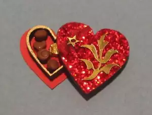 1:12 Kit scatola cioccolato cuore miniatura casa delle bambole DI CB201 - Foto 1 di 1