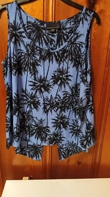 Camiseta sin mangas Attention LG azul negra manga árboles cuello redondo espalda abierta Foto 1 de 2