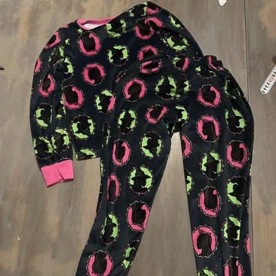 Wicked 2024 Girls 2 Peice Pajama Set Size 10 Long Sleeves/lounge Pants - Preown - Image 1 of 3