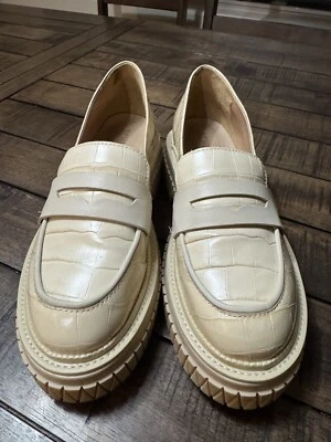 Zapatos planos Schutz Viola cocodrilo cáscara de huevo cuero en relieve 8B - ¡Hechos en Brasil! Foto 1 de 4