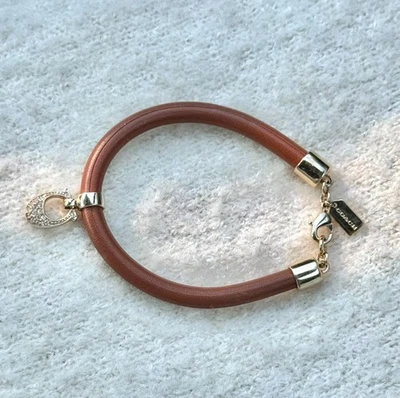 蔻驰手链蜂蜜棕色皮绳带签名 C 铺金色小饰品 — 第 1/4 张图片