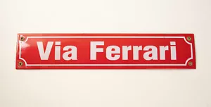 Insegna Smaltata Porcellana Via Ferrari (F4R) (JSF6) Rosso Bianco Concessionaria 15,75"x3,25" - Foto 1 di 9
