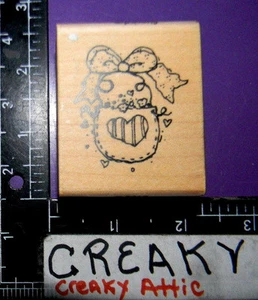 COLGADOR DE BOLSILLO CON ARCO DE CORAZÓN COSIDO SELLO DE GOMA STAMPINGTON K5217 CREAKYATTIC - Imagen 1 de 4