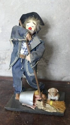 figurine statuette d' un clown triste clochard - Photo 1/4