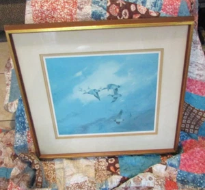 LITOGRAFÍA FIRMADA POR ARTISTA AMERICANO HERB JONES GANSOS VOLADORES ENMARCADOS 20"X18.5" - Imagen 1 de 11