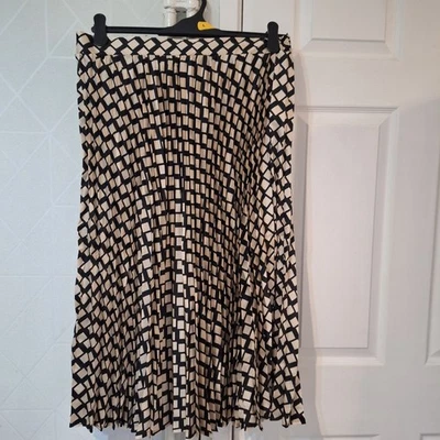 Womens Floaty Silky Feel Pleated Skirt Blk/ Beige Size 14 - Image 1 of 4