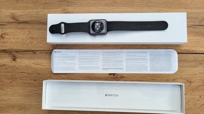 Apple Watch Series 1 42mm Aluminiumgehäuse, Space Grau, 2 weitere Armbänder - Bild 1 von 4