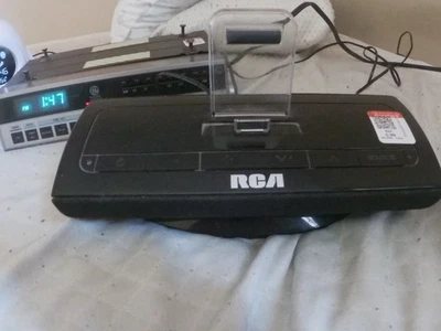 RCA iPod Dock Sound System Ri173 - Image 1 of 4