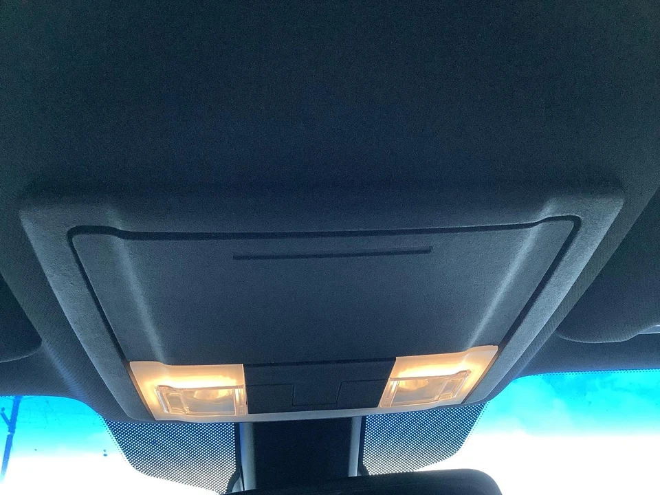 Used Front Upper Center Console fits: 2015 Ford Taurus roof w/o sunroof Front Up - Image 1 of 4