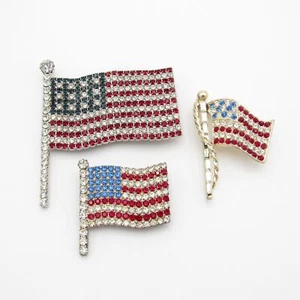 Banderas patrióticas vintage, mayordomo y Wilson, estrás 3 prendedores, broche - Imagen 1 de 2