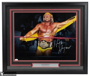 Foto enmarcada firmada por Hulk Hogan de la WWE WWF HOF - CERTIFICADO DE AUTENTICIDAD JSA - Hulkamania - Imagen 1 de 7