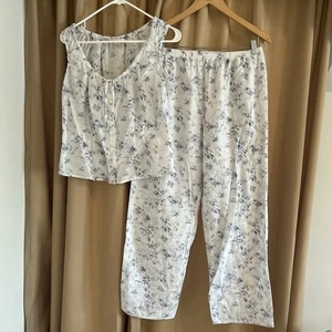 Victoria’s Secret Vintage 2 Piece Blue Floral Pajama Set Size Medium - Picture 1 of 7