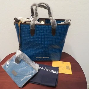 Dooney & Bourke LILLIANA Tejido Cuero Azulado En relieve Comprador Nuevo con Etiquetas + Pulsera Certificado de Autenticidad - Imagen 1 de 7