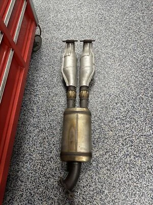 OEM Nissan Gtr 35 gatos secundarios y tubo Y. Foto 1 de 3