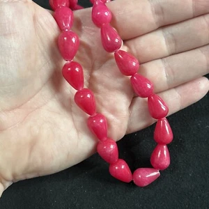 240CTS PASTEL RED QUARTZITE PLAIN DROP 14X10MM 38cm Strand Jewellery Maker - Picture 1 of 3