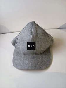 Huf Mütze Kappe Druckknopflasche grau Patch Skateboarding verstellbarer Riemen hinten - Bild 1 von 6