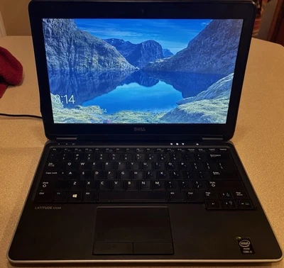 Dell Latitude E7240 12.5" Core i5 4310U 2.0GHz 8GB RAM 256GB SSD Win 10 Pro Foto 1 de 4