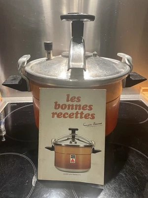 Vintage - Ancienne Cocotte Minute Seb Alu + Livre - Photo 1/4