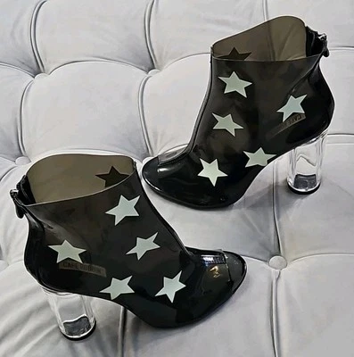 Botas Cape Robbin Y2K Ver a Través de Estrellas Negras Cremallera Tacón Lucite Mujer Zapatos 8 Foto 1 de 4