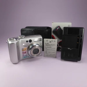 Nikon Digitalkamera Coolpix 5200 5.1MP silber getestet mit Akku und Ladegerät - Bild 1 von 9