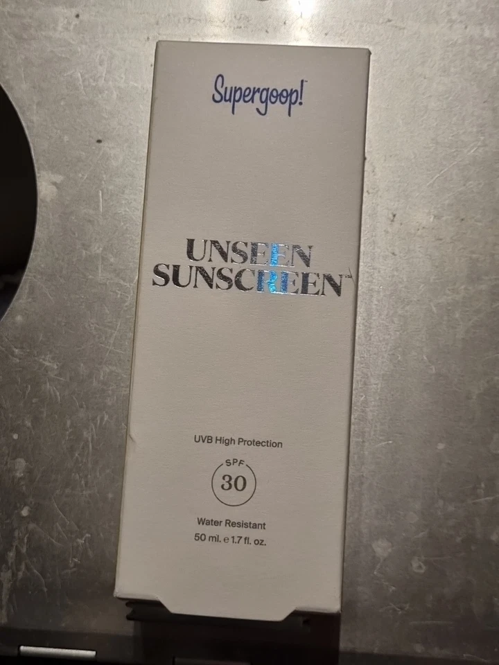 Protetor solar invisível 50ml novo na caixa Supergoop resistente à água FPS 30, UVB alta proteção - Imagem 1 de 1