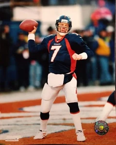 JOHN ELWAY Denver Broncos 8X10 ACTION PHOTO #2  Denver Broncos - Picture 1 of 1