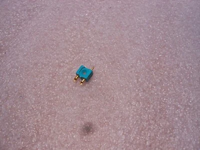 CONECTOR DALE PARTE # G16S-A-M102 NSN: 5935-01-294-1451 Foto 1 de 4