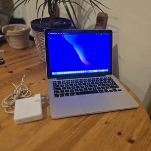 Apple MacBook Pro 13.3" - A1502 - 2015 - 128GB SSD, Intel Core i5 - Picture 1 of 24