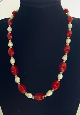 Collana girocollo perle di fiume e pietra bordeaux, chiusura magnetica - Immagine 1 di 4