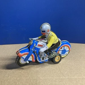 MOTO DE CUERDA LITOGRÁFICA VINTAGE ESTAÑO MS-709 CON SIDECAR - Imagen 1 de 9