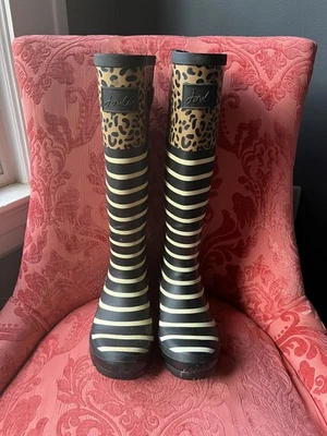 Botas de lluvia para mujer Joules con estampado de leopardo y rayas Foto 1 de 4