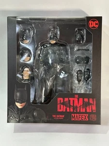 Medicom Toy MAFEX No.188 The Batman Action Figure New - Picture 1 of 8