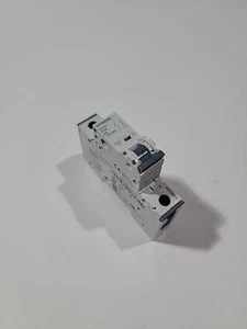Siemens 5SY4104-7 Disyuntor Miniatura 230/400V 10kA, 1 Polo, Curva C, 4A - Imagen 1 de 7
