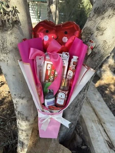 Makeup Bouquet - Picture 1 of 5