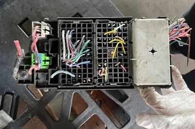 Caja de fusibles OEM 15787553 para Chevrolet Blazer (nuevo) 4x4 Lux Automatico 1994 U4 Foto 1 de 3