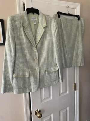 Jaclyn Smith Green Women's Suit Set Blazer & Skirt Size 16 - Image 1 of 4