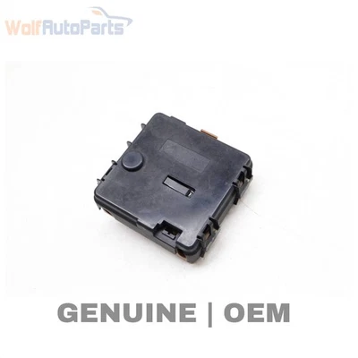 2001-2005 BMW 330XI - Battery Terminal FUSE BOX / Cover 6936960 - Image 1 of 4