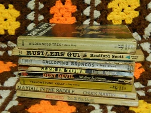 Western Paperback Books (LOT of 8) Yellowstone Kelly + Tall in the Saddle + - Foto 1 di 14