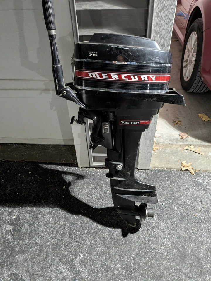 Motor fueraborda para barco Mercury Foto 1 de 4