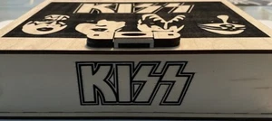 Caja grabada con láser con temática KISS hecha a mano - Imagen 1 de 7