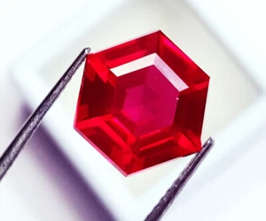 Piedra preciosa suelta rubí rojo natural con forma hexagonal entre 8 y 9 quilates certificada - Imagen 1 de 10