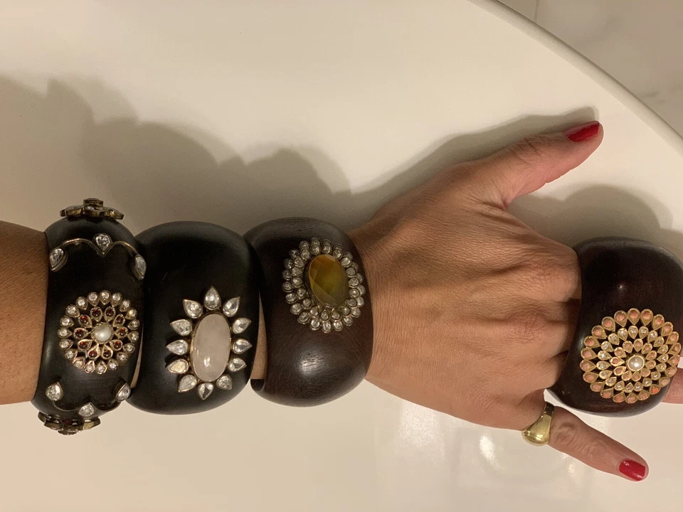 Pulseras brazaletes de madera Estate ISHARYA. Nuevo sin arañazos ni piedras faltantes Foto 1 de 1