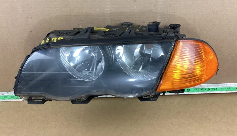 Conjunto de faros y luces marcadoras de giro izquierdo BMW 325i 2001-2004 Foto 1 de 4